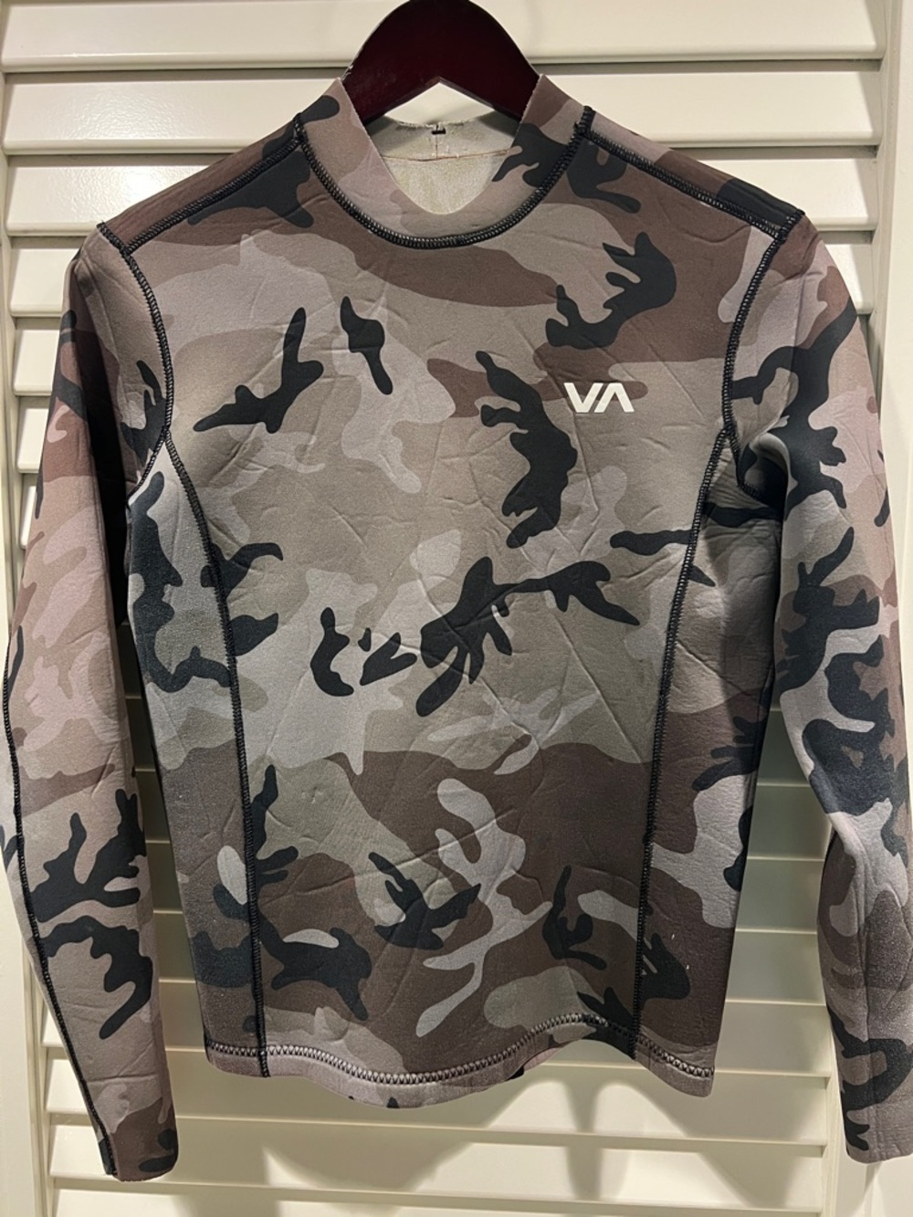 Vintage RVCA Camouflage Green/Brown Lady Long Sleeve Scuba Top with zipper back!